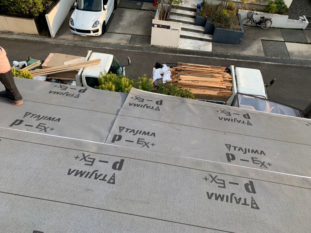 生駒市の葺き替え工事、大屋根野防水紙の設置